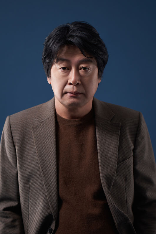 "인간적인 모습"…'<b>노량</b>' <b>김윤석</b>, 이순신 장군을 대하는 자세 (종합)[인터뷰]