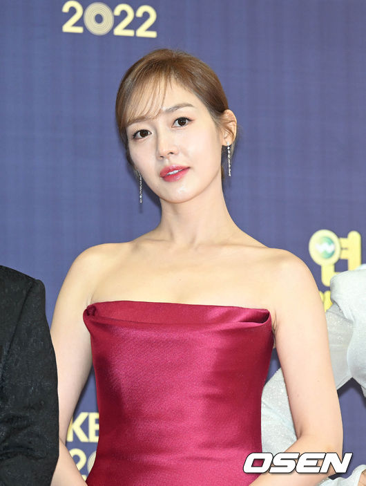 <b>성유리</b>, '사기혐의' 남편 <b>안성현</b> 간접 언급 "억울한 일, 진실 <b>밝혀지길</b>"