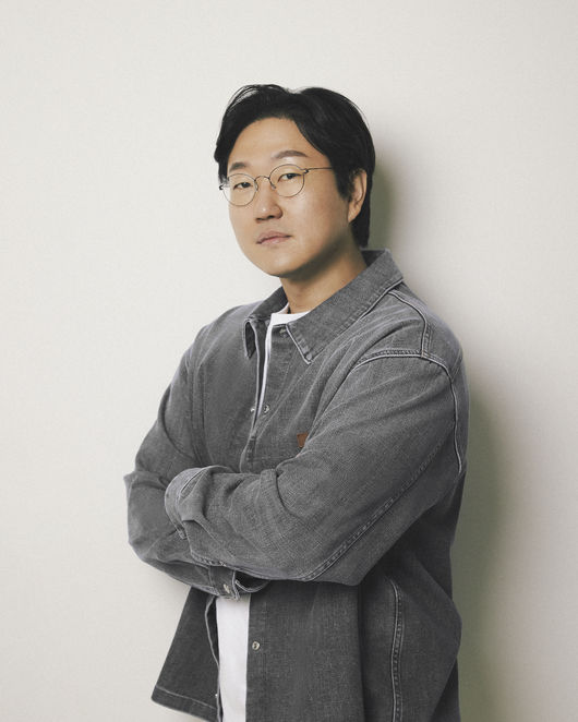 "박서준·한소희, 다치지 않길 바랐다"...'<b>경성크리처</b>' 감독X<b>작가</b>가 전한 진심...
