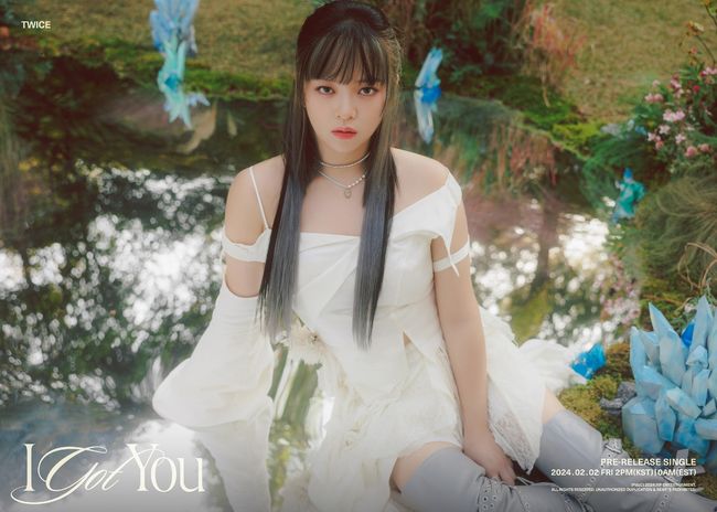 <b>트와이스 정연</b>·<b>모모</b>·미나·다현, 햇살보다 반짝이는 청춘들