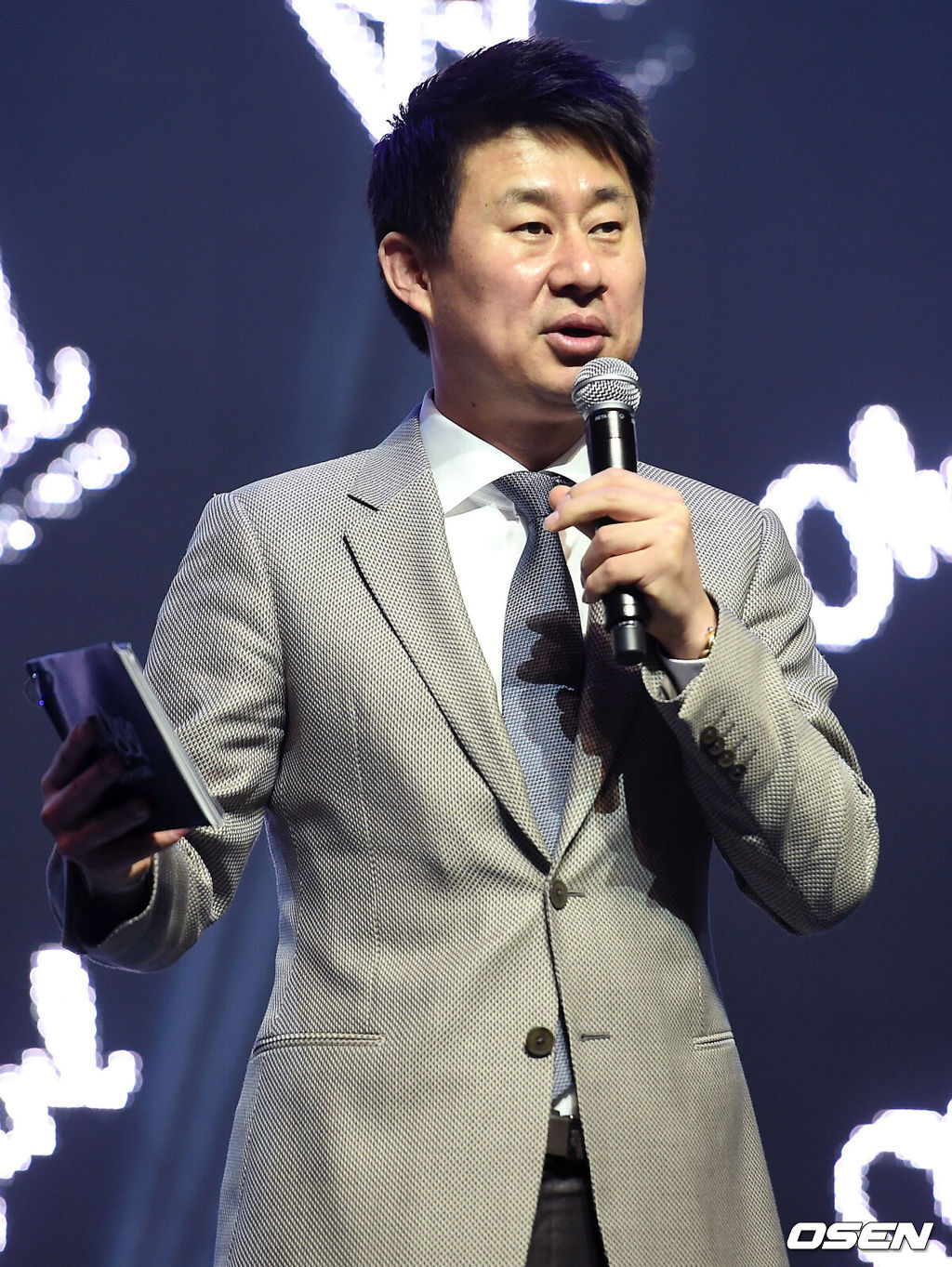 [단독] '<b>전국노래자랑</b>' 첫 <b>녹화</b> 마친 <b>남희석</b> "잘한것 같지 않아..설레발 않겠...