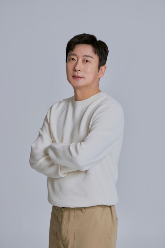 <b>이수근</b>, 빅플래닛메이드엔터 <b>전속계약</b> 체결 [공식]