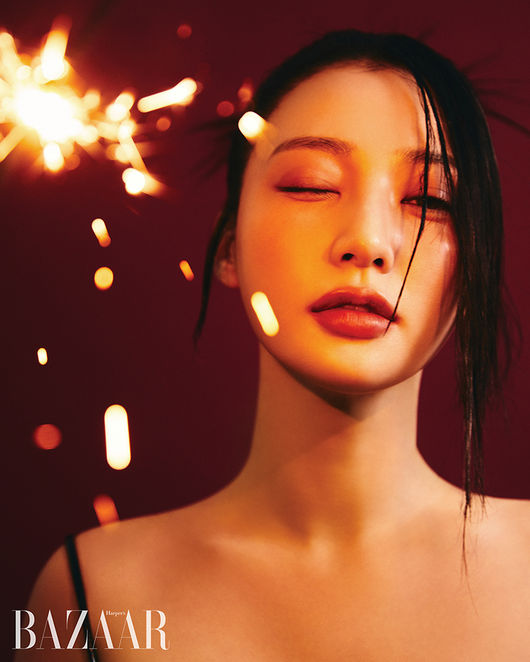<b>송하윤</b> "와 씨, <b>미친</b>듯이 몰입..몸에 열 오르고 바들바들 떨려" [화보]