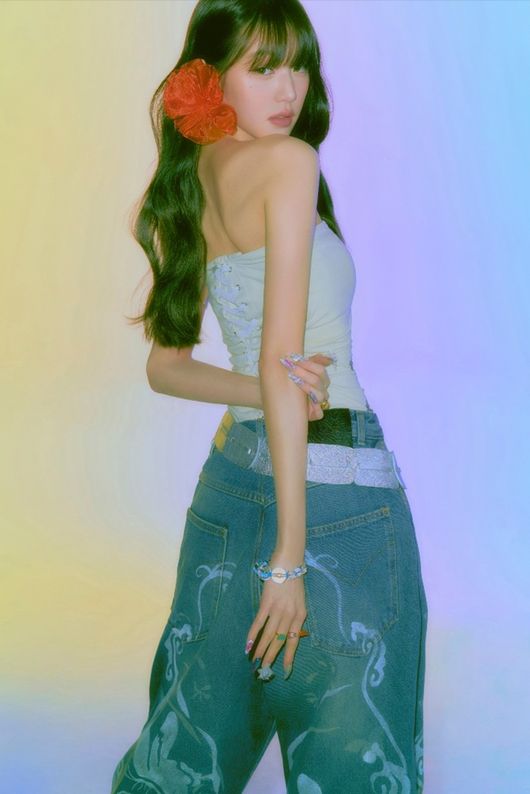 아이브 <b>레이</b>·<b>장원영</b>·이서, 컴백 열기 끌어올린다..<b>신보</b> ‘아이브 스위치’