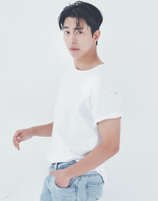 Yoon HyunMin Signs Exclusive Contract with New Agency, Management Run
