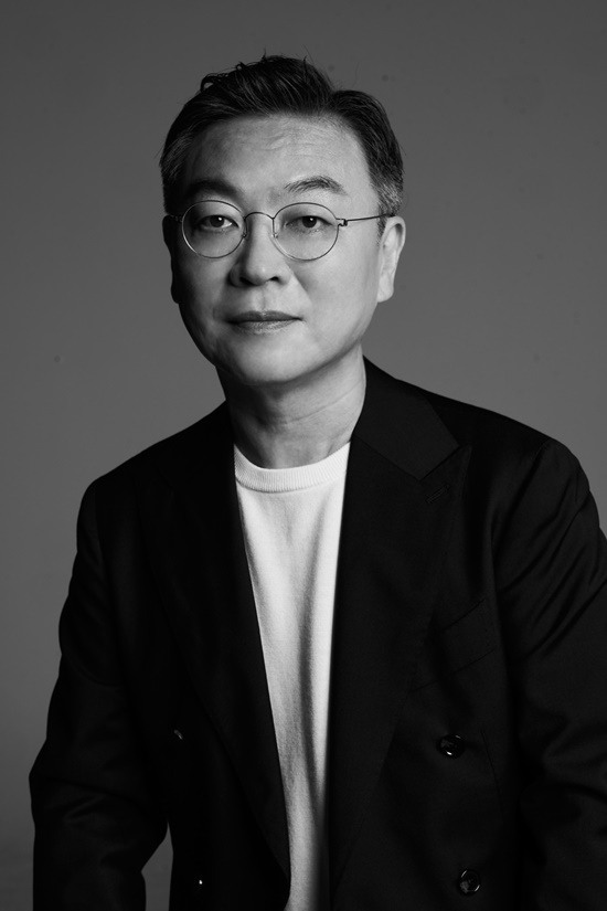 [팝인터뷰①]'<b>서울의</b> 봄' <b>김의성</b> "사랑스럽게 봐줘 깜짝..천만 되면 정우성에...