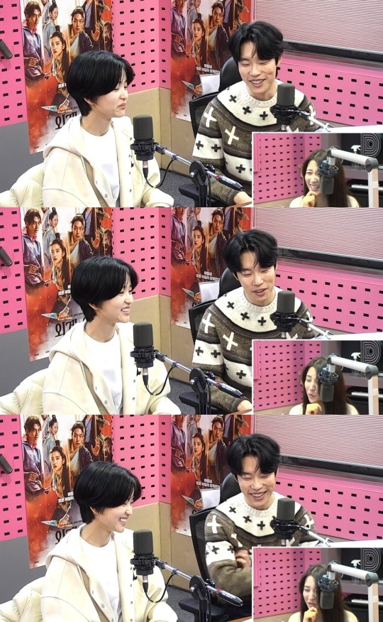 [종합]"1부 안 봐도 무방..충분히 몰입 가능" 김태리X<b>류준열</b>, '<b>외계</b>+인 <b>2부</b>' ...