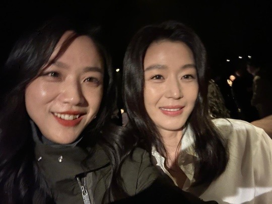 [팝업]<b>탕웨이</b>, <b>전지현</b>→<b>정유미</b>와 '국보급' 만남..런던 패션쇼 빛낸 한중 미...