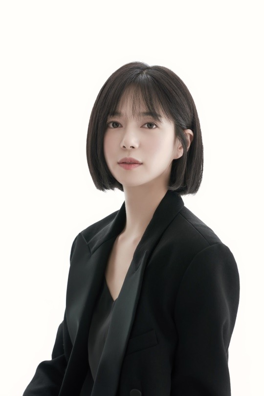 <b>이엘리야</b>, 클로버컴퍼니 <b>전속계약</b> 체결..<b>한석규와</b> 한솥밥(공식)