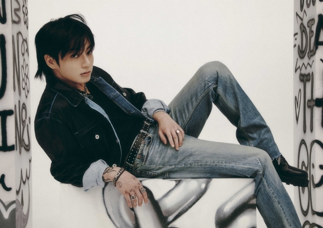 '입대 D-3' 정국, 황금빛 인기ing…英 <b>오피셜</b> 앨범·싱글 차트 <b>5주</b> 연속 차트...