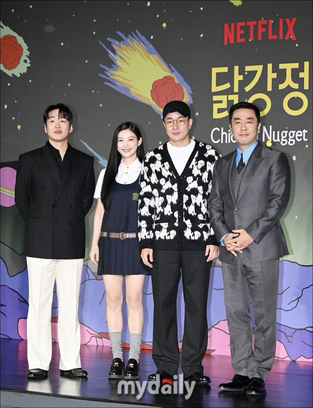 [MD포토] <b>류승룡</b>-<b>안재홍</b>-김유정, '<b>닭강정</b> 기대해 주세요'