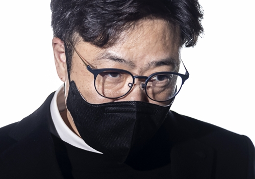 ‘<b>피프티</b> 사태’ 더기버스 <b>안성일</b>, 업무상 <b>횡령</b> 추가 송치