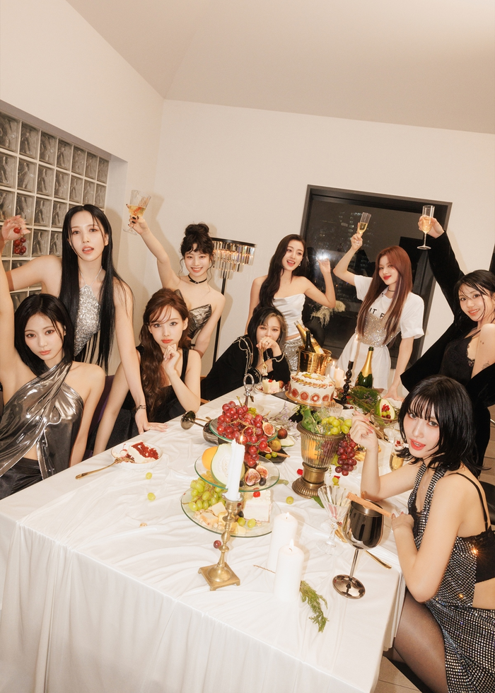 <b>트와이스</b>, 美 유명 <b>모닝쇼서 신곡</b> ‘ONE SPARK’ 무대 최초 공개