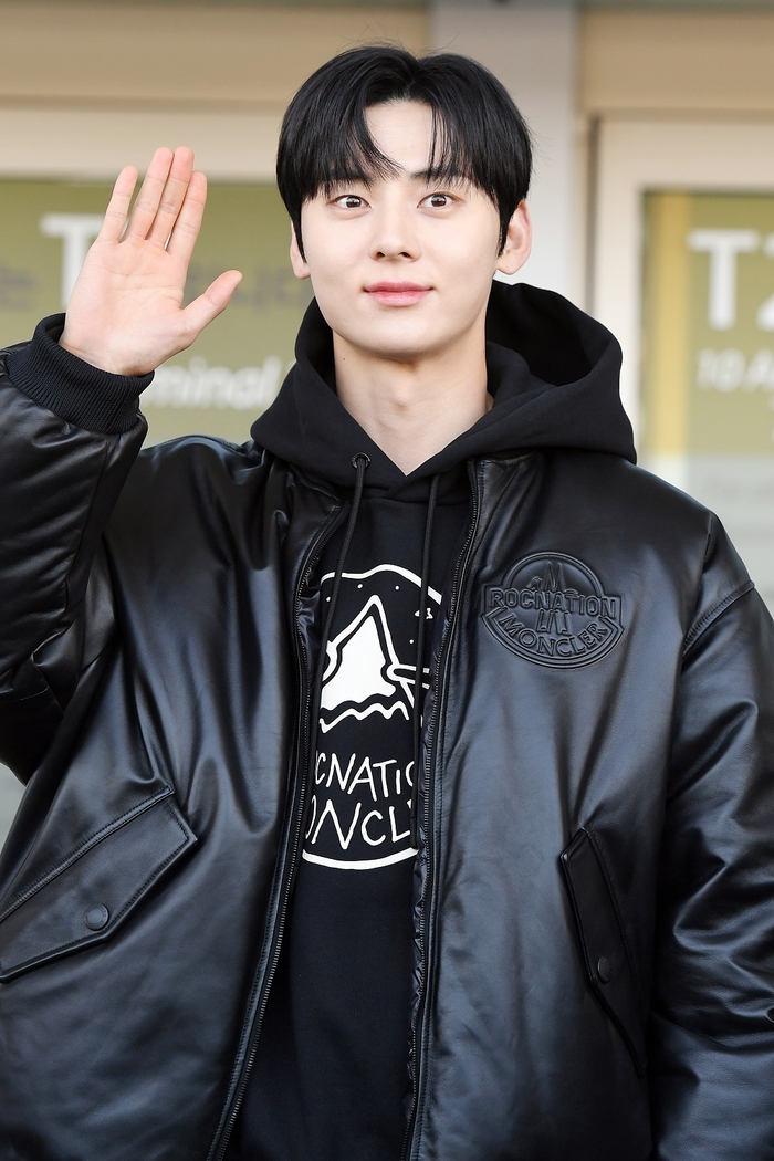 <b>황민현</b>, 3월 21일 입대[공식]