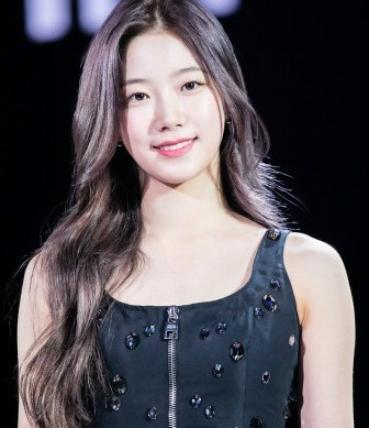 “교제 사실 아냐” <b>르세라핌 카즈하</b>, 앤팀 케이와 <b>열애설</b> 부인[공식]