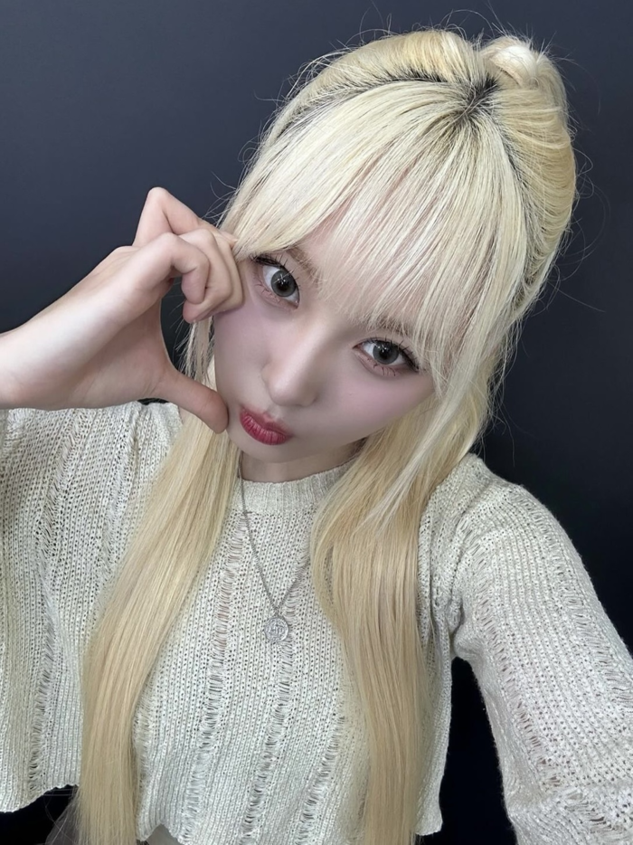 [전문] <b>아이칠린</b> 초원, <b>파울볼</b> 맞고 혼절→활동 중단 “6인 체제 활동”