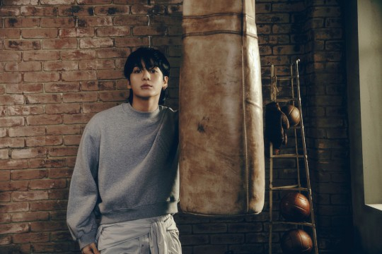 방탄소년단 <b>정국</b>, 입대에도 美 <b>빌보드</b> ‘핫100’ 깜짝 역주행