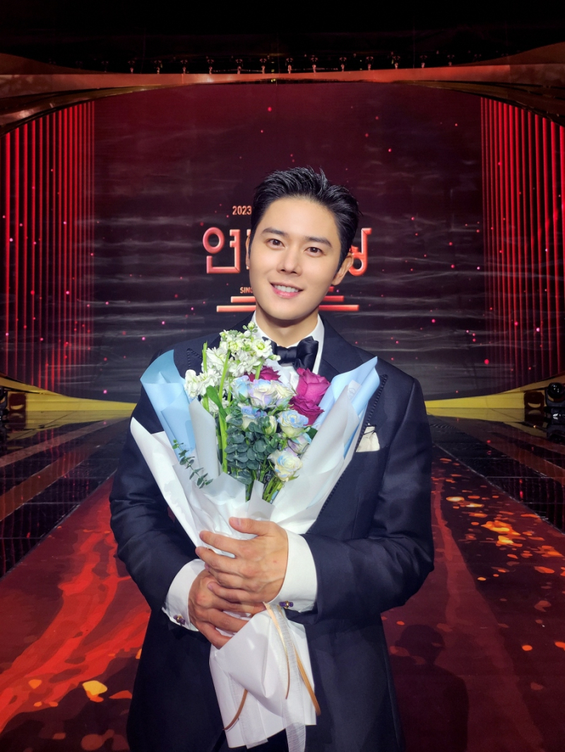 김동준, ‘KBS <b>연기대상</b>’ <b>2관왕</b>…“제아 멤버들 보고 싶어”