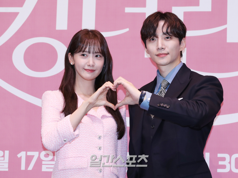 임윤아, <b>이준호 콘서트 등장</b>에 ‘술렁’...‘킹더랜드’ 우정