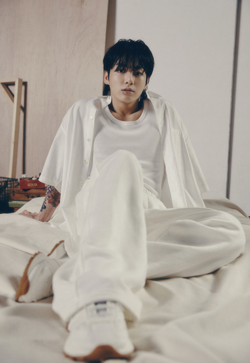 <b>정국</b> ‘스탠딩 넥스트 투 유’, 英<b>오피셜</b> 싱글 톱100에 <b>11주째</b> 차트인