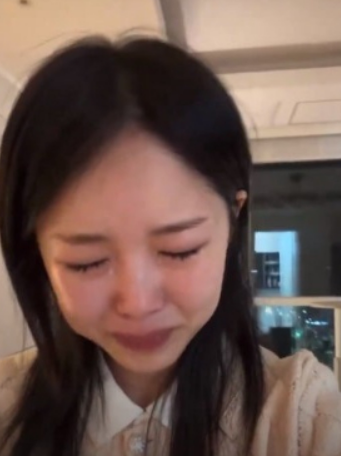 [왓IS] <b>미노이</b>, <b>새벽 라방</b>하다 돌연 눈물‧횡설수설…소속사 “확인 중”