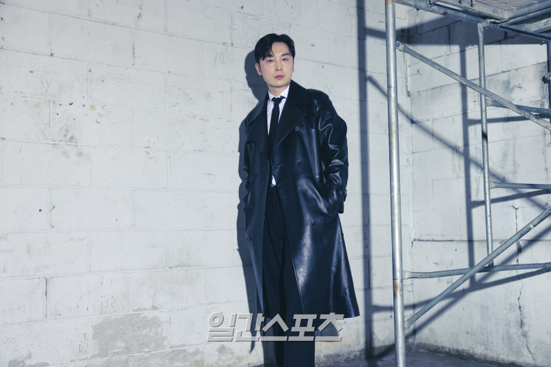[인터뷰③] ‘<b>킬러들의 쇼핑몰</b>’ <b>서현우</b> “이동욱, 프로 중 프로… 뱀파이어 ...