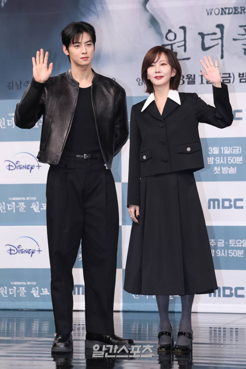 [포토] <b>차은우</b>-<b>김남주</b>, '<b>원더풀 월드</b>' 기대해도 좋아요