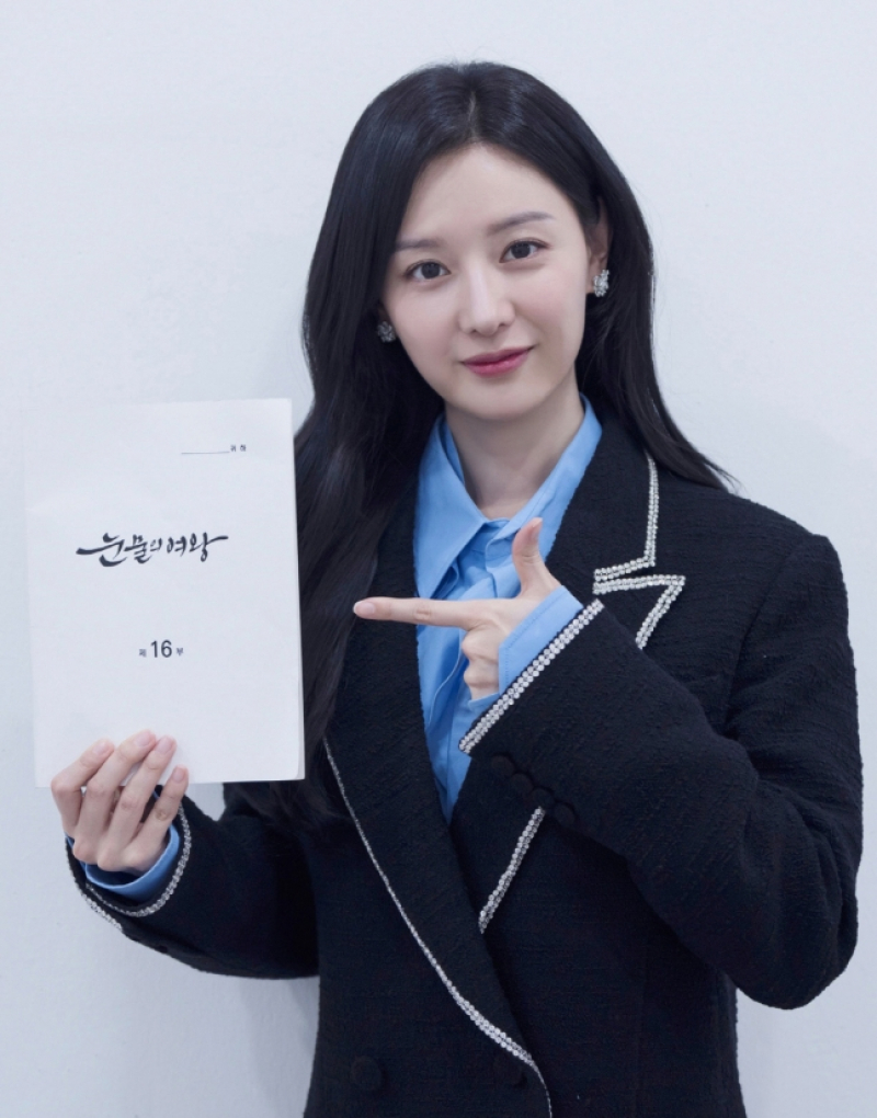‘<b>눈물의 여왕</b>’ <b>김지원</b> “스포 협박 문자 받아…홍해인은 네잎클로버” [일문...