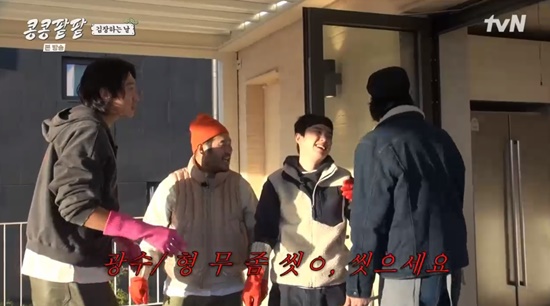 '최종화' 이광수, <b>김장</b> 도우미 <b>조인성</b>에 "무 좀 씻어라" 텃세 (콩콩팥팥)[종합...