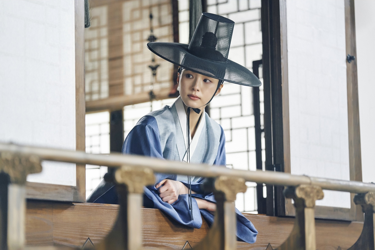 <b>신세경</b>, 생애 첫 <b>남장여자 변신</b>…잘생쁨 그 자체 (세작)