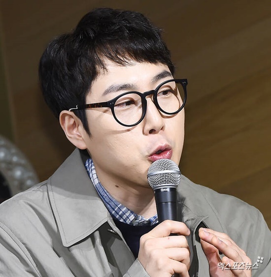 '<b>암표</b> 골머리' <b>장범준</b>, 티켓 전석 취소→추첨제로…"좌석 랜덤" [전문]