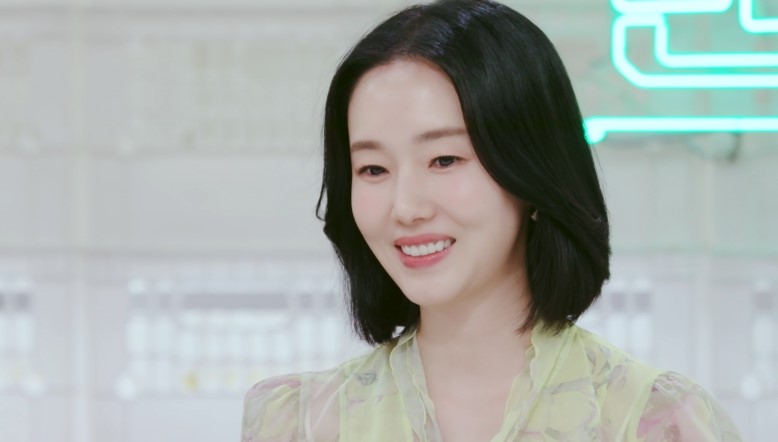 '의사 남편' <b>이정현</b> "신들렸단 루머…빨간 벽지 때문" (<b>편스토랑</b>)