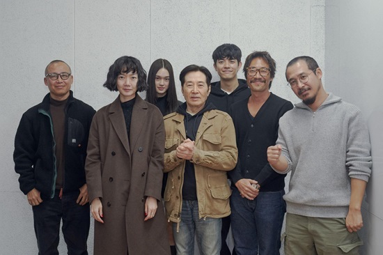 OTT서 이게되네?…배두나→<b>류승범</b>·<b>백윤식</b>, <b>가족</b>으로 뭉친다 (<b>가족계획</b>)