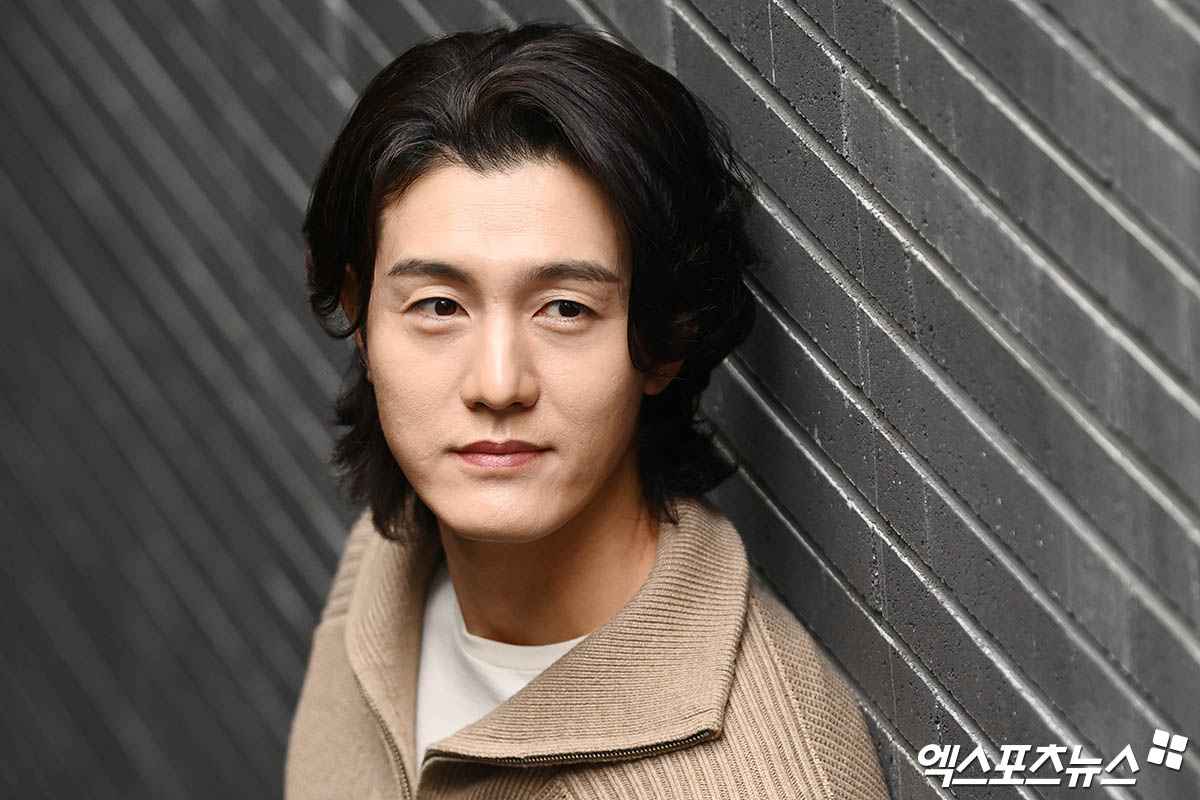 '밤피꽃' <b>이기우</b> "키 커서 사극 못할 줄…데뷔 20년만 <b>갈증</b> 풀어" [엑's 인터...