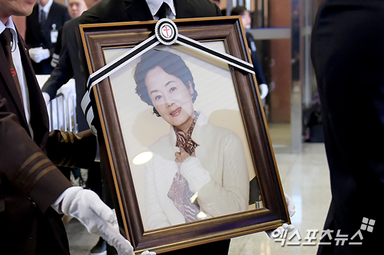 故<b>김영애 7주기</b>, <b>췌장암</b>에도 빛났던 열정 "마지막까지 연기해 행복" [엑's 투...