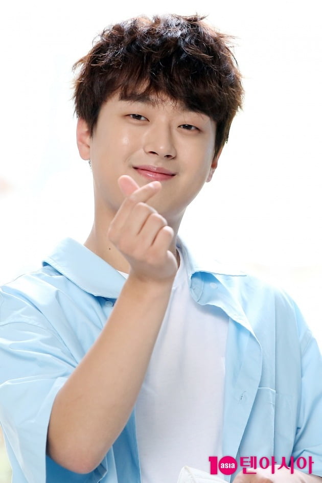 Trot singer Lee Chan Won has eventually been tested negative for COVID