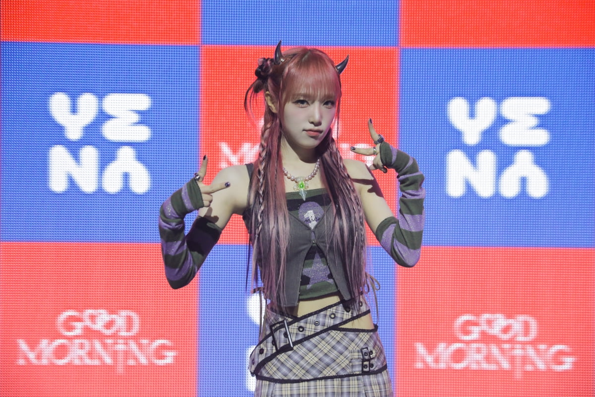 <b>최예나</b> "신곡 '<b>굿모닝</b>' MV, 세상을 장악하는 느낌으로 촬영"