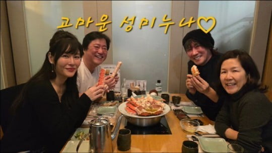 '<b>음주운전</b>' <b>곽도원</b>, 술 마시고 미소 짓는 '자숙 2년 후' <b>근황</b> [TEN이슈]