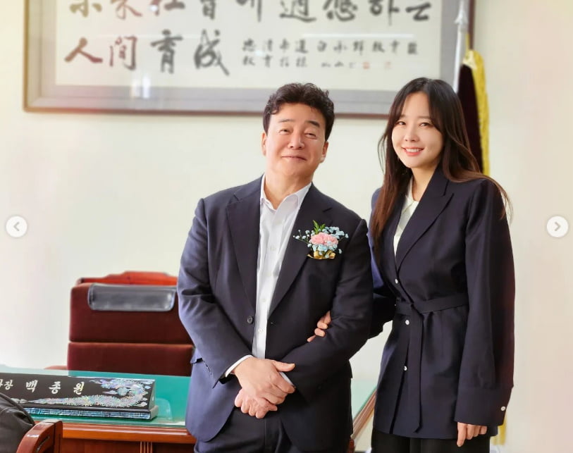 "리얼 소여사님 됐다" <b>소유진</b>, 이사장 <b>백종원</b> 덕 <b>졸업식</b> 귀빈 참석