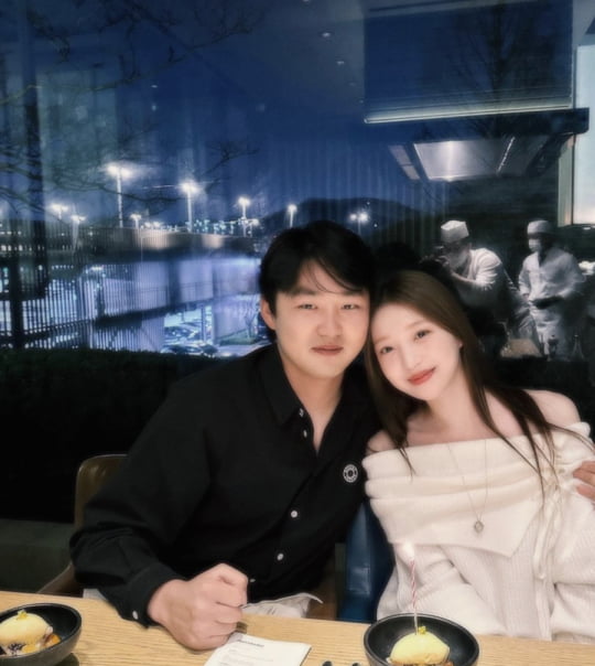 '<b>러브캐처</b>' <b>김지연</b>, 야구선수 <b>정철원</b>과 '혼전임신'…"내년 결혼 예정" [TEN...