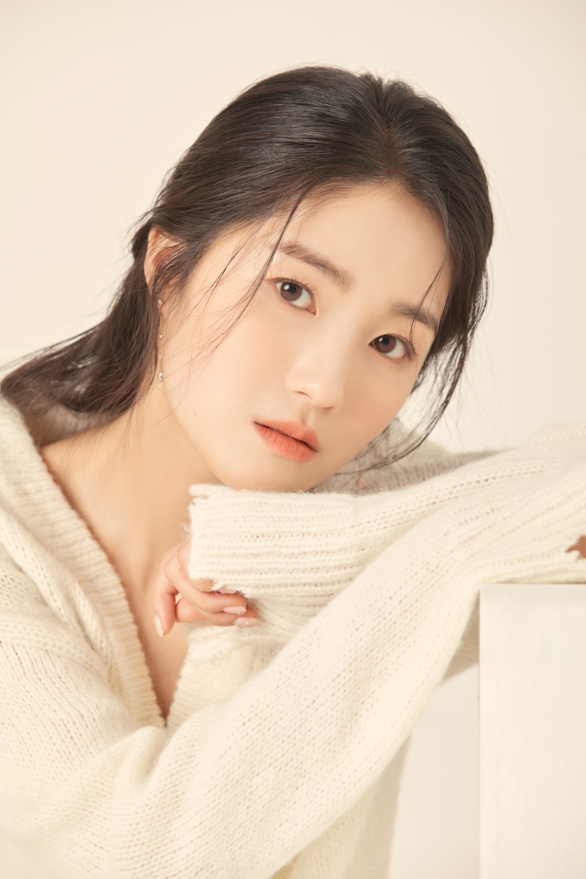 <b>김혜윤</b>, <b>이정재</b>·정우성과 손 잡았다…아티스트컴퍼니와 전속계약 [공식]