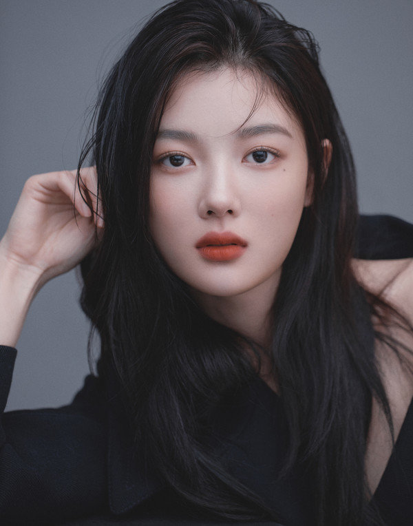 <b>김유정</b>, 소아암 <b>백혈병</b> 환아 <b>위해</b> 성금 1억 원 기부 [공식]