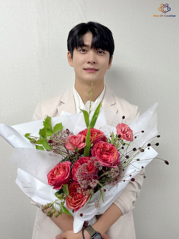 ’<b>국민</b> <b>섭섭</b>남’ <b>강태오</b> “항상 곁에 있는 ‘우영우’ 기억해주시길”