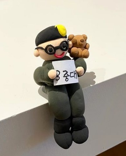 <b>김연아</b>, ‘<b>고우림</b>’ 고무신 중에도 럽스타 [스타샷]