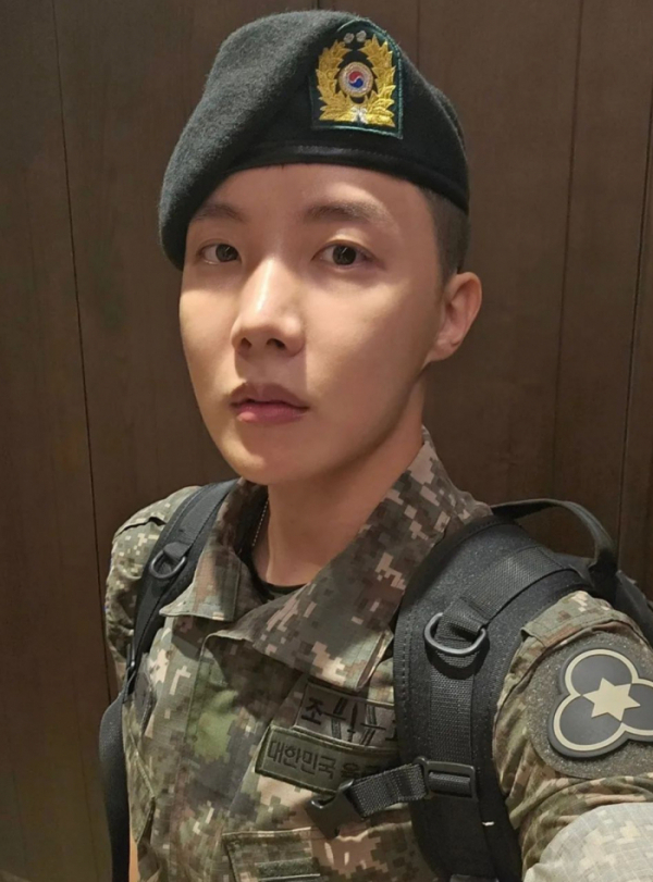 ‘軍 복무’ BTS <b>제이홉</b>, <b>생일 손편지</b>…“보고픈 마음 커”