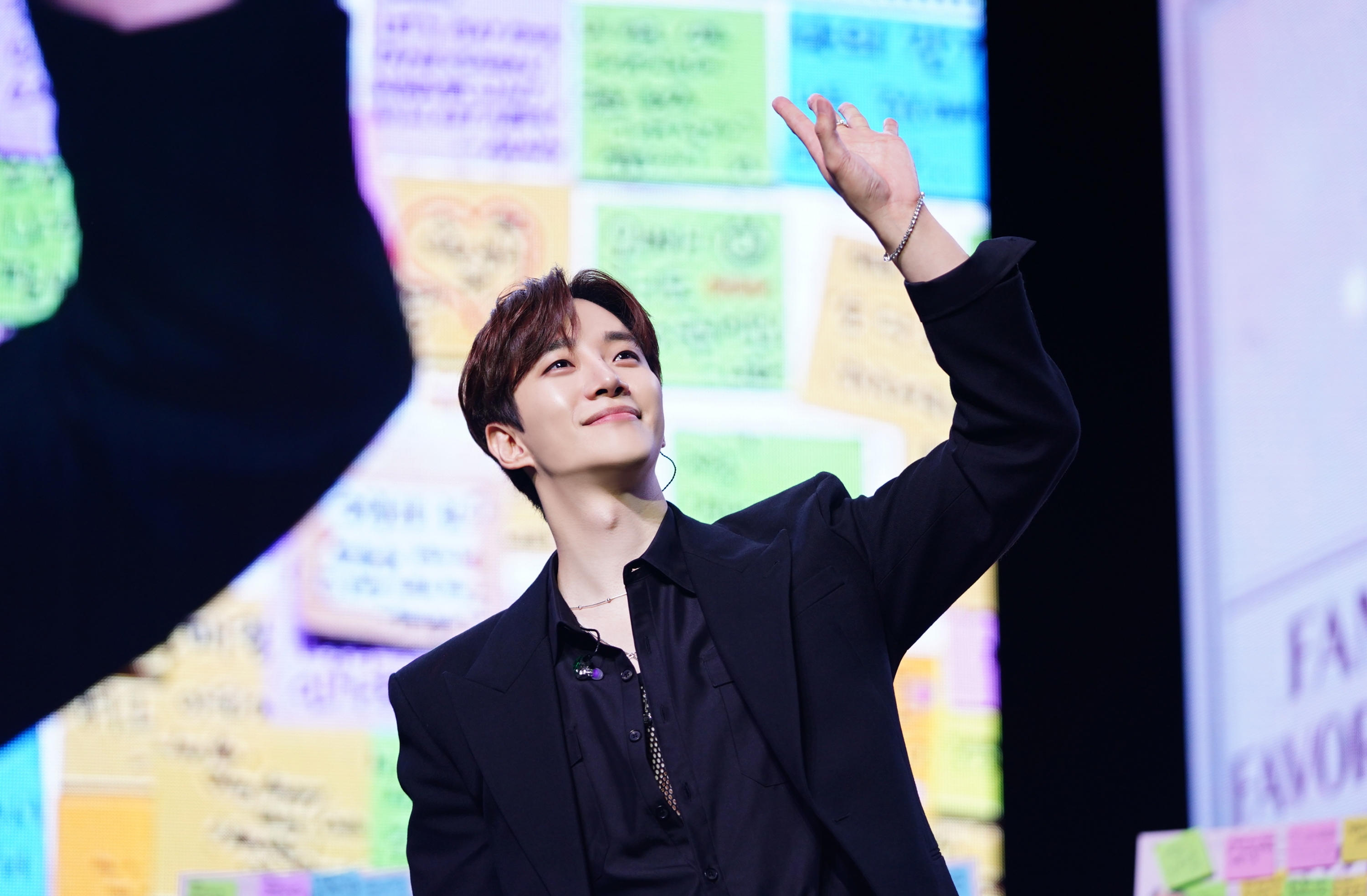 <b>이준호</b>, 아시아 투어 성료…'옷소매' 비하인드→'Can I' 무대까지
