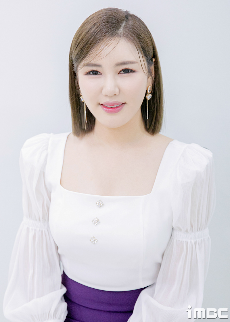 송가인 <b>콘서트</b> 무대 설치 중 붕괴…"안전 위해 <b>연기</b>"