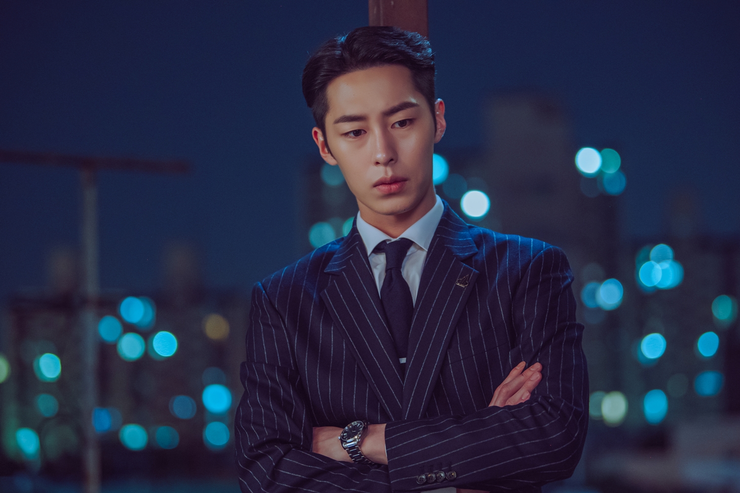 Lee JaeWook, through ‘Royal Roader’, challenges the throne of the