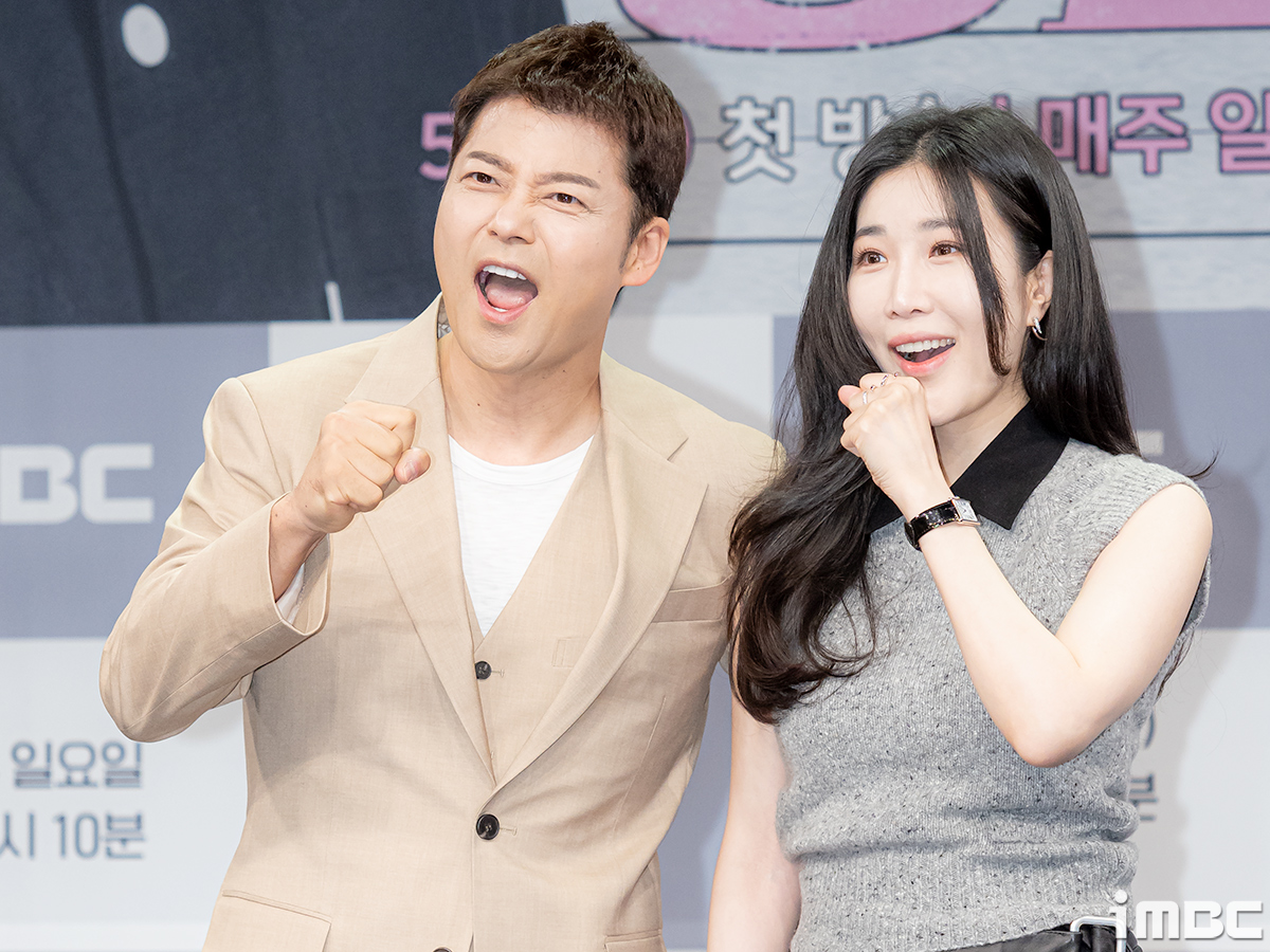 [포토] <b>전현무</b>-이해리, '<b>송스틸러</b>'의 2MC