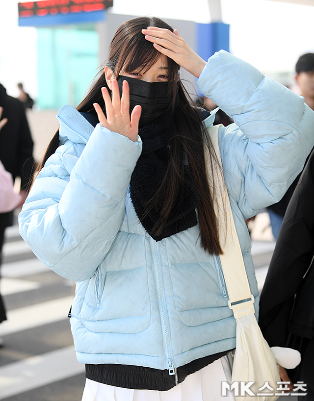 <b>장원영</b> ‘<b>앞머리</b> 사수’